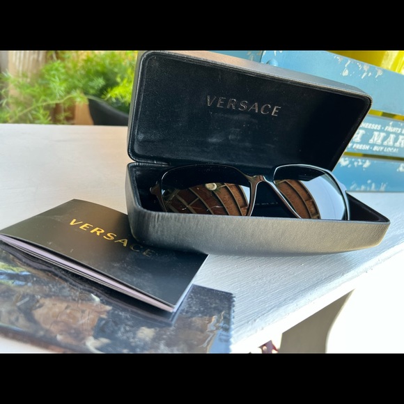 VERSACE - Picture 5 of 7